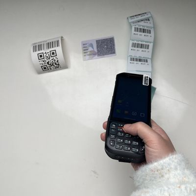 4Lecteur de codes à barres PDA de 2 pouces 6 Go de RAM Terminal de collecte de données portable 13,56 MHz avec écran IPS